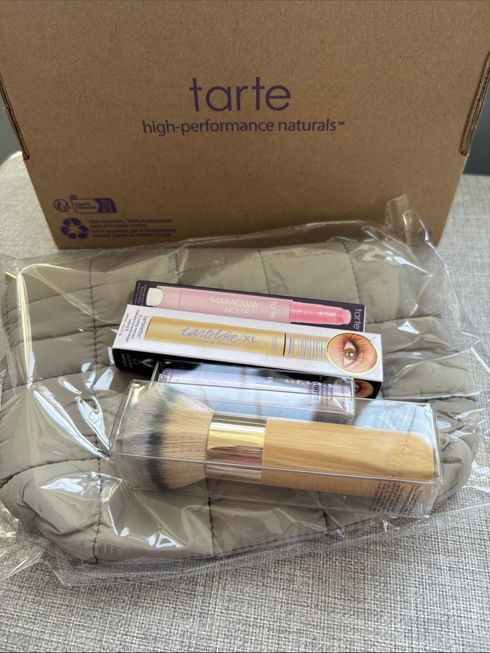 Tarte Gift Bag + Juicy Lip/Tubing Mascara/Shape Tape Blur/Buffer Brush (5 items)